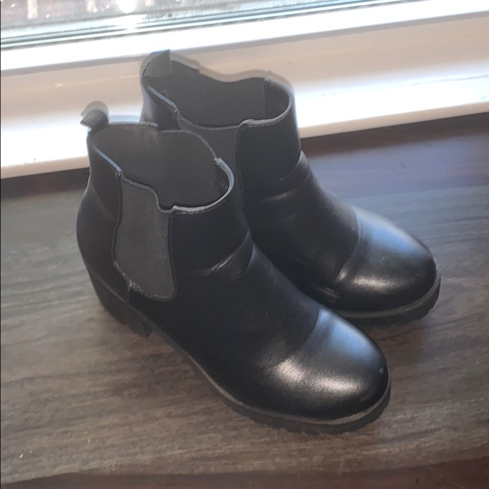 Heeled chelsea boots